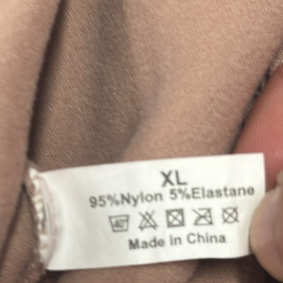 XL nude color sleeveless super duper soft top with padded lace over bust line - Picture 7 of 8